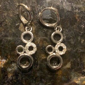 Beautiful silver earrings with a little blink - fashion jewelry!
